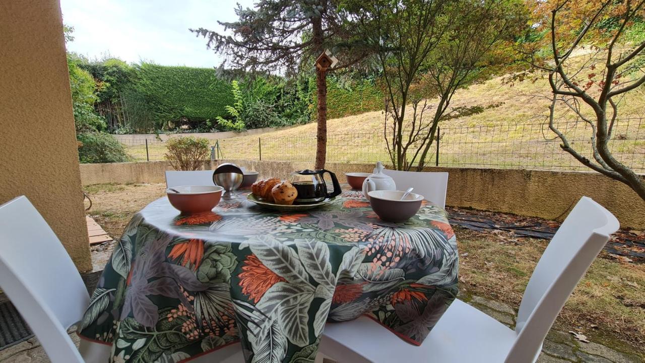 Apartment T2 55m² Confort Avec Jardin. Cuisine Et Equipements Neufs. Wifi Tv Parking
